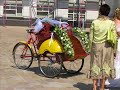 Bule bangga dengan becak Bule bangga dengan becak