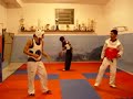 Apanhando na academia Taekwondo