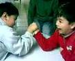 cHrIsToPh G(roter pullover) vS. aNdRe S.(grauer pullover)
