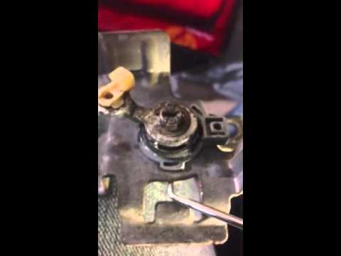 how to remove ek door handle