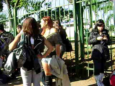 Jú no Ídolos 2009- Fila no primeiro dia, quinta, dia 21.