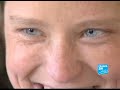 reportages : chaque jour, laetitia becker, une jeune fran�aise de 25 ans, passe six � huit heures avec sept loups dont elle �tudie le comportement dans une for�t perdue, � 500 km au nord-est de moscou.