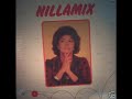 Vola colomba-Nilla Pizzi (1952)1a classificata al festival di SanremoDio del Ciel se fossi una colombaVorrei volar laggiù dov'è il mio amor,Che inginocchiato a San GiustoPrega con l'animo mesto:Fa che il mio amore torniMa torni prestoVola, colomba bianca, volaDiglielo tuChe torneròDille che non sarà più solaE che mai piùLa lasceròFummo felici uniti e ci han divisiCi sorrideva il sole, il cielo, il marNoi lasciavamo il cantiereLieti del nostro lavoroE il campanon din donCi faceva il coroVola, colomba bianca, volaDiglielo tuChe torneròTutte le sere m'addormento tristeE nei miei sogni piango e invoco teAnche il mi vecio te sognaPensa alle pene soffertePiange e nasconde il viso tra le coperteVola, colomba bianca, volaDiglielo tuChe torneròDiglielo tuChe tornerò.