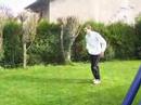 petite promenade dans le jardinAvant le bac ça détend!!plusieurs enchainements rondade flip salto arrière, mes premiers pas vers un coup de pied à la lune, wallflip deux piedset enfin des sauts de mon toit de garagepour info: hauteurs du haut entre 2m80et3m et sur les bords 2m