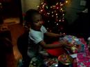Aaroncito abriendo regalos Aaroncito abriendo regalos