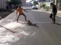videos de Gil & Estevao14 entortando as pernas do bebum