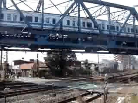 東海道線211系と小田急線3000系の交差
