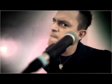 parfum - Videospot za singel Parfum. official web page: http://www.omarnaber.com/ official facebook page: http://www.facebook.com/Oma...