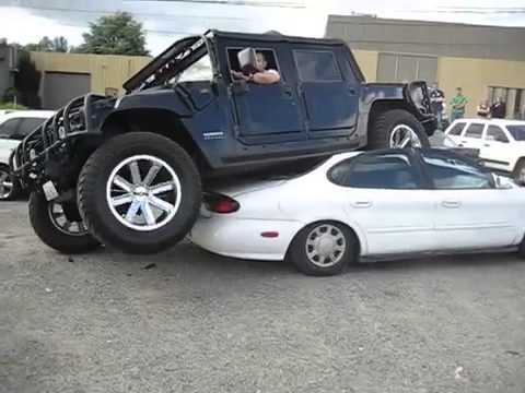 Hummer H1 open top stuck on a ford taurus.mp4