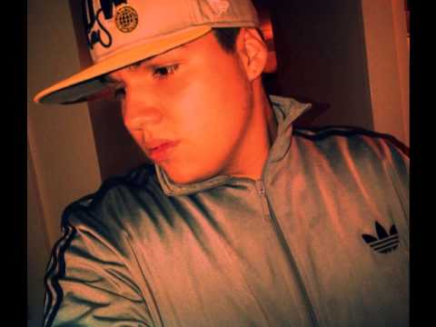 Racso - descarga aqui https://soundcloud.com/djricharth/sigue-tu-instinto-racso-prod.