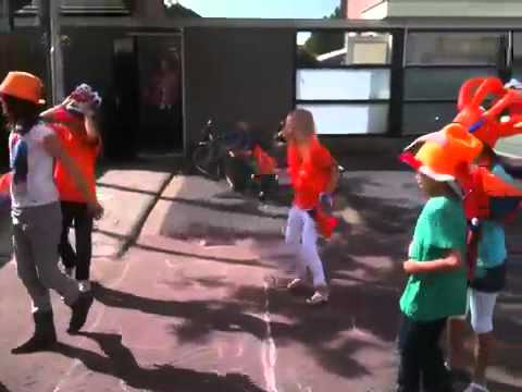 geluksvogeltjesdans - De Prinsenhof danst voor Oranje!! 17-6-2012.
