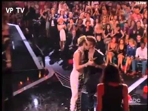 Justin Bieber - Top Male Artist - Billboard Music Awards 2013 (MIley Cyrus)