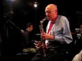 o blogue jazz no pa�s do improviso! (www.jnpdi!) convidou herb geller para um concerto de celebra��o do seu quarto anivers�rio.

este concerto teve lugar no hot clube de portugal, em lisboa, no dia 9 de outubro de 2007, e reuniu herb geller (que regressou a este clube 45 anos depois da sua primeira e �nica actua��o) com m�sicos portugueses ou baseados em portugal.

o quinteto � formado por: herb geller (sax alto), filipe melo (piano), bruno santos (guitarra), demian cabaud (contrabaixo) e bruno pedroso (bateria).