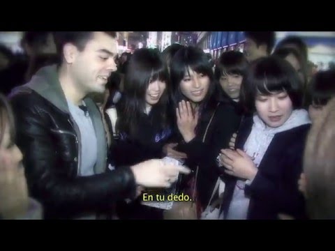 Riken TV:Como sorprender a las chicas japonesas. Ikebukuro, Tokyo Japón. Sub en esp. Street Magic.