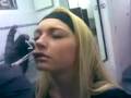 videos de Chelsea laat haar piercing zetten
