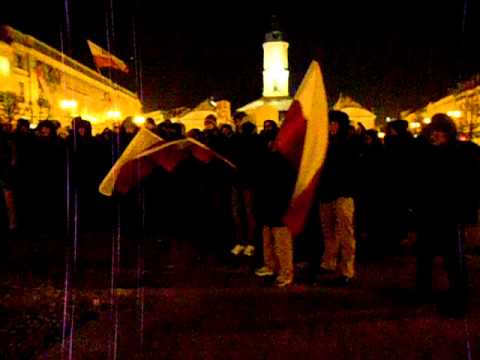 Pomimo dużego mrozu (-30°C) stawili się ludzie, którzy chcą walczyć o wolny internet ! 
Wszak było ich o wiele mniej niż ostatnio, ale i tak dobrze się spisali ! 
Jakość nagrania jest beznadziejna, gdyż moja cyfrówka za 300 zł jest lekko uszkodzona i stąd