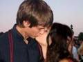 Zac and Vanessa Kissing!!!!!!!!!