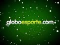 Robinho faz embaixadas com bola de Futebol Americano.