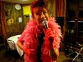 Rinalda Caduff, Schauspielerin, Sängerin und Cabarettistin sorgte zusammen mit ihren Musikern Andy Messmer und Martin Hänggi für beste Unterhaltung beim Publikum in der Loki Laufen.