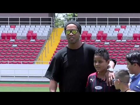 Brasiliens Altstar Ronaldinho beendet Fußball-Karrier ...