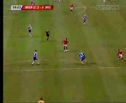Cristiano_Ronaldo_goal_-_Carling_cup_final_2006