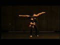 teatro degli arcimboldi
29 aprile ore 21,00

spettacolo promosso dal comune di milano, nel ciclo delle giornate della danza. 

coreografia: jean-claude gallotta 
assistente alla coreografia: mathilde altaraz
drammaturgia: claude-henri buffard
musica: strigall
luci: marie-christine soma
costumi: jacques schiotto e marion mercier
scenografia: jeanne dard
regia luci: fr�d�ric willhelm
regia suoni: antoine strippoli
realizzazione costumi e regia: marion mercier e anne jonathan

produzione centre chor�graphique national de grenoble e th��tre national de chaillot
con il sostegno della mc2 : maison de la culture de grenoble

con fran�oise bal-goetz, camille cau, darrell davis, christophe delachaux, ximena figueroa, benjamin houal, martin kravitz, c�cile renard, thierry verger, b�atrice warrand e jean-claude gallotta.

des gens qui dansent di jean-claude gallotta raccoglie sul palco un gruppo di dieci danzatori di et� diverse. danzatori che, pur essendo dei grandi professionisti, si spogliano del loro virtuosismo, del loro fascino e della loro forza muscolare per intraprendere una radicale ricerca della semplicit�. des gens qui dansent, infatti, vuole portare sulla scena la vita (intesa come insieme di vite quotidiane, comuni) senza manipolazioni, sotterfugi, esagerazioni o iperboli, nella convinzione che il teatro e la danza, paradossalmente, siano rimasti gli unici ambiti in cui si possa iniziare un dialogo con le persone senza cedere alla spettacolarizzazione che ormai caratterizza ogni altro ambito del vivere. e dunque � l'essenzialit� l'elemento costante dei duo passionali, dei teneri trio e degli insoliti quartetti di questo splendido spettacolo.