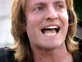 ziggy marly, julian lennon, enrique iglesias, ze hebben ��n ding gemeen:
een beroemde vader en ze kunnen z�lf ook nog eens aardig zingen.
ook de naam joe sumner hoort in dat rijtje.
hij is de zoon van sting
en stond 13 september 2007 in de arena in het voorprogramma van the police.