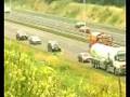 Vrachtwagen ramt caravan op A27 bij Bavel