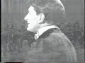 american tenor richard tucker sings the songs of italy as well as any italian tenor, with that sunshine on the gorgeous voice, and the great, ringing style of singing. note especially his high b natural to end 