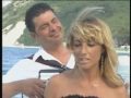 Dall'incantevole baia di Portonovo di Ancona nelle Marche, un particololare filmato del duo musicale BarbaraeC (Barbara e Giorgio Cerioni) la vera voce e fisarmonica del cuore