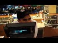 Barista disebalik cash register Barista disebalik cash register