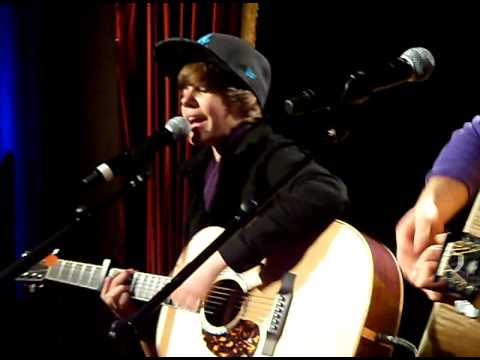 Justin Sings private acoustic show in paris @ jamel comedy club 25/11/09, he says 