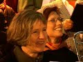 vrede op het plein // zaterdag 22 april 2006 // domplein utrecht
voor de vrede van utrecht schreef jos zandvliet een nieuw utrechts volkslied met de naam vrede op het plein. zaterdagavond 22 april beleefde vrede op het plein een premi�re op het domplein: uitgevoerd door de utrechtse stadsbeiaardier arie abbenes op het carillon van de domtoren, geestelijken die vanaf de transen van de toren voorzingen en zo'n twintig koren. voor de instrumentale begeleiding zorgde een bont orkest van gitaren, drums en blaasinstrumenten. 
in een soort korencarrousel lieten de deelnemende koren voorafgaand aan de uitvoering al van zich horen.
www.vredevanutrecht.nl