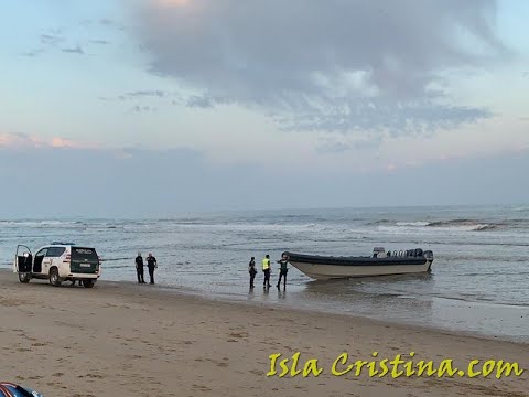 Llegada de una narcolancha a las Playas de Isla Cristina