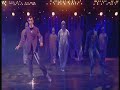 el intro de uno de los mejores espectaculos del cirque du soleil, el magico quidam y su mundo!!!
protagonizado por zoe una ni�a sola y triste, que escapa de su realidad al mundo de quidam , talvez asi , pueda abandonar su tristesa.... aquellos que deseen el espectaculo completo envienme un img, no cuesta nada.  y son varias opciones para obtenerlo