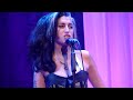 Amy Winehouse: Vezi cum s-a transformat in 10 ani (VIDEO) - Back To Black (Live Belgrade) 2011 (embed)