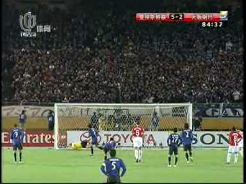 Yasuhito End� vs Edwin van der Sar, con un tiro suave y bien colocado dejo al arquero holand&eacute;s en rid&iacute;culo 