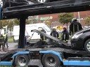 Deg? vilkikas su naujais automobiliais
