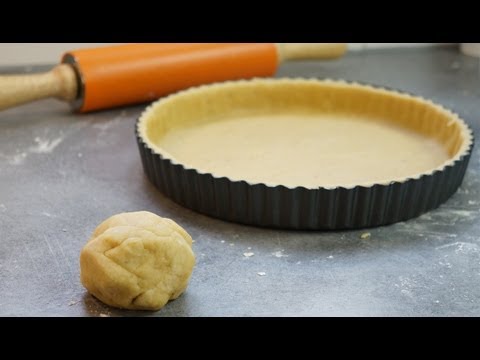 Cuisine - http://www.hervecuisine.com vous propose de réaliser la recette de la pâte brisée maison pour vos tartes sucrées ou salées. Recette facile et personnalisable...