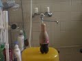 コーラにメントスを入れてみた　2008827