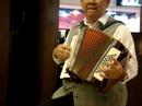 Mingling-Accordianis