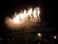 整座橋就像是爆炸一般~~...