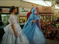 Erika y La Cenicienta ShowCase y firma de autografos