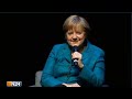 kanzlerin merkel so offen wie nie was locker und menschelnd wirkt ist eine hochprofessionelle pr�sentation. angela merkel �ffnet im wahljahr den menschen ein...
