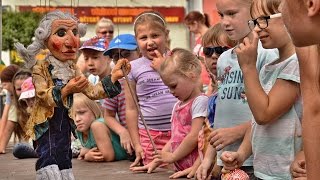 Loutky, tanec a kouzla. Zábavné odpoledne se dětem líbilo