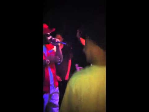 Young Mainny Performin "Here It Is" Live