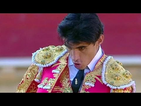 Tod in der Arena: Stier sticht spanischem Torero Horn i ...