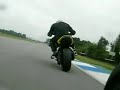 dos motos iguales y un circuito.....esto no puede terminar bien...