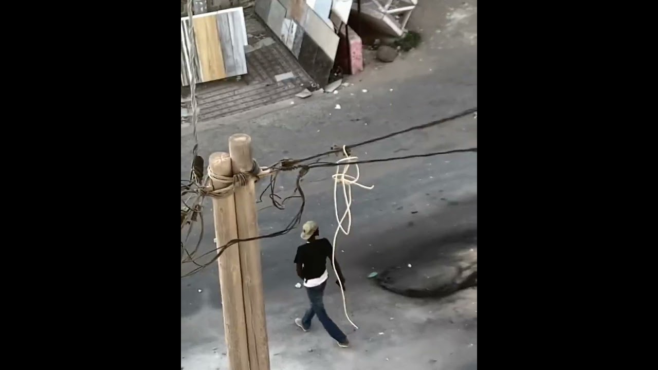 Senegal : Nervis/Milice armes tirant a balles relles sur des manifestants