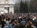 Protestatarii s-au calmat şi revin în Piaţa Marii Adunări Naţionale